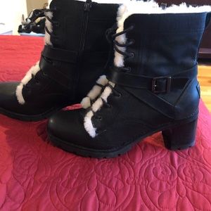 Ugg Black Combat boot with fur, size 10